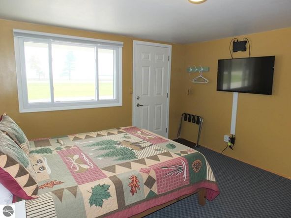 16086 Us Hwy 2, Cooks, MI 49817